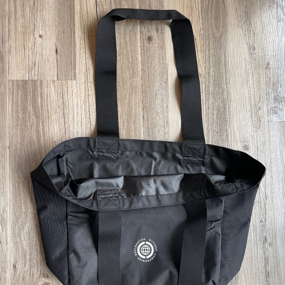 The North face Medium Tote bag. Brand New. - Picture 3 of 7